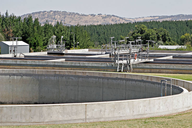 1280px-Wonga_wetlands_sewage_plant.jpg